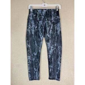 ALO Yoga Pants Womens S Gray Animal Print Crop Mid Rise Pull On Athletic Legging